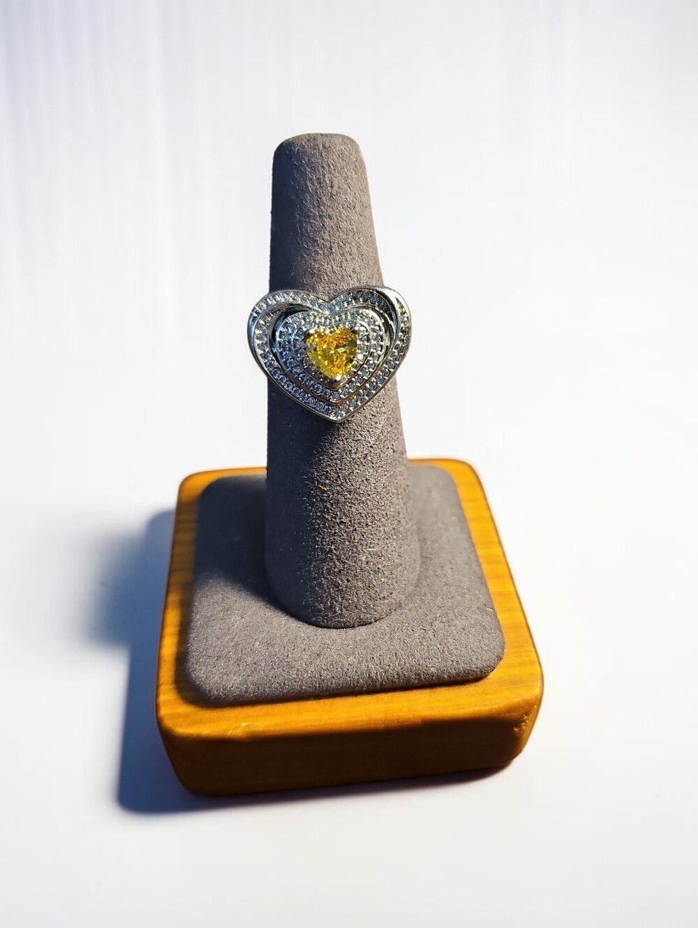 Sassified Boutique Nwt Heart-Shaped Silver Ring with Yellow Center Stone